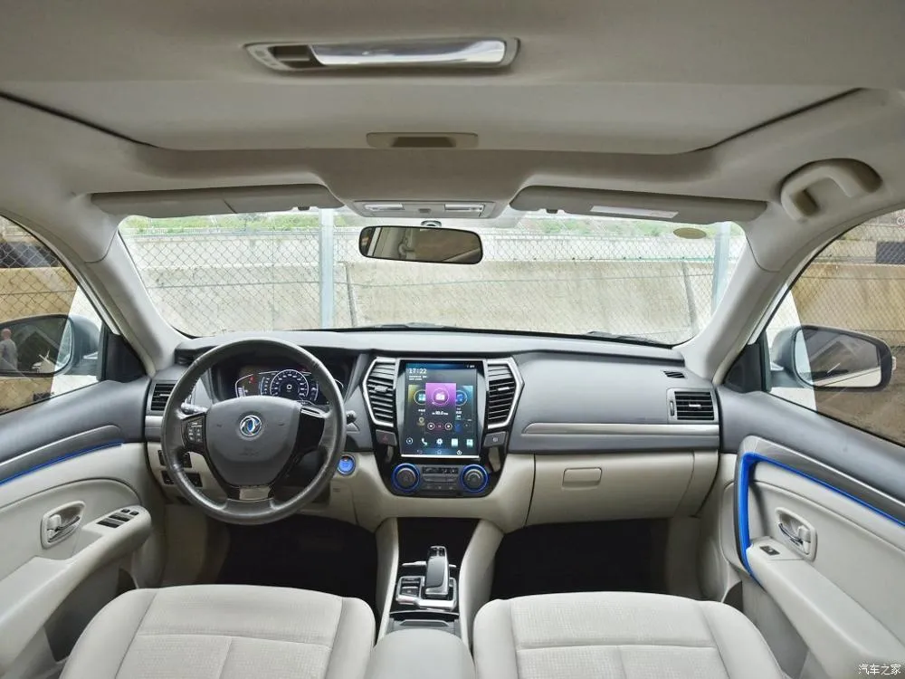 high quality more than 400km range  fast and slow charging 4 doors 5 seats automatic eu-certified electric car  adult