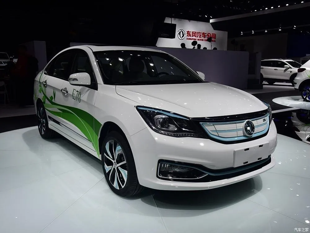 high quality more than 400km range  fast and slow charging 4 doors 5 seats automatic eu-certified electric car  adult